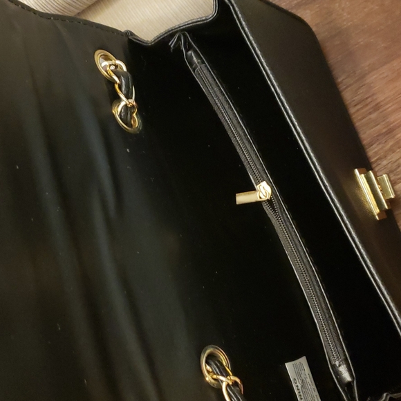 Quilted Messenger Flap Bag Medium - Picture 10 of 11